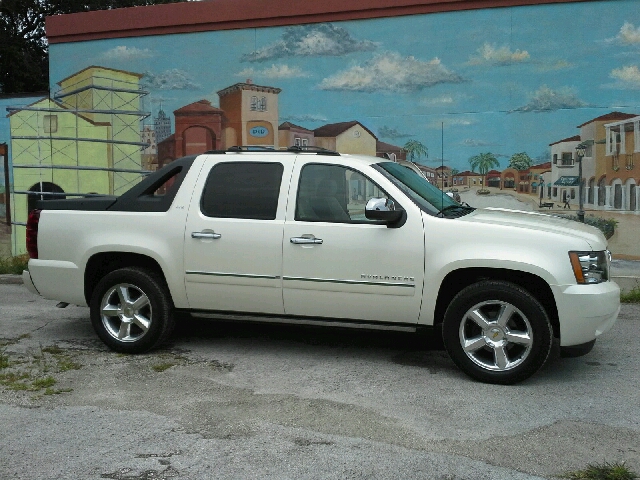 Chevrolet Avalanche 2011 photo 1