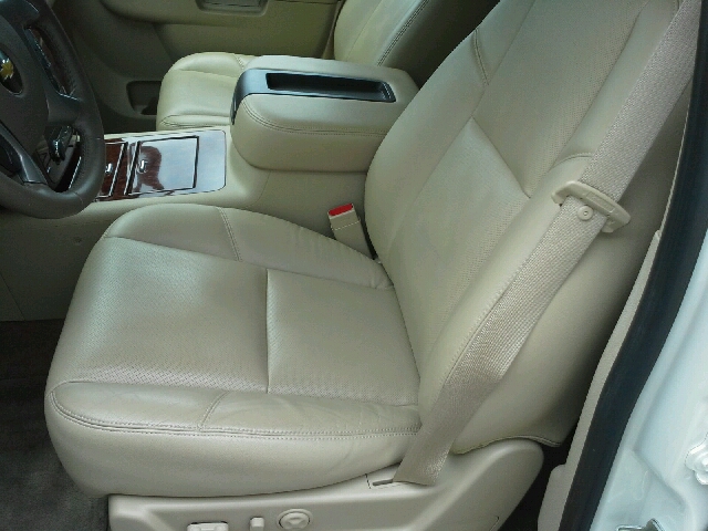 Chevrolet Avalanche 2011 photo 2