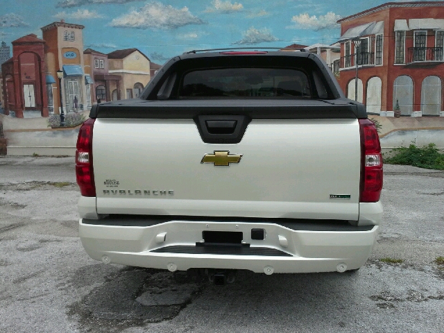 Chevrolet Avalanche 2011 photo 3