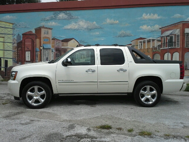 Chevrolet Avalanche 2011 photo 4
