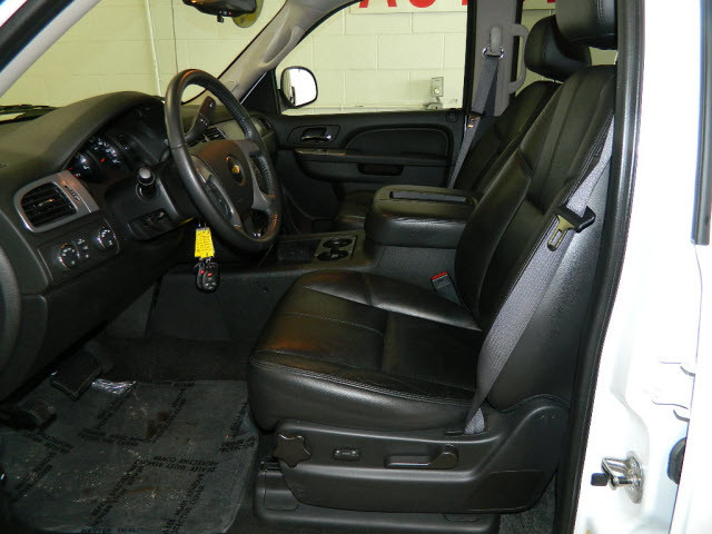 Chevrolet Avalanche 2011 photo 3