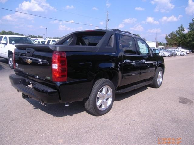 Chevrolet Avalanche 2011 photo 2