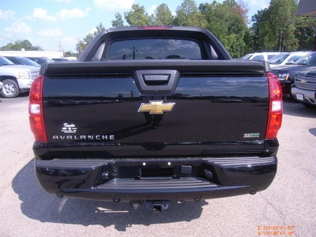 Chevrolet Avalanche 2011 photo 3