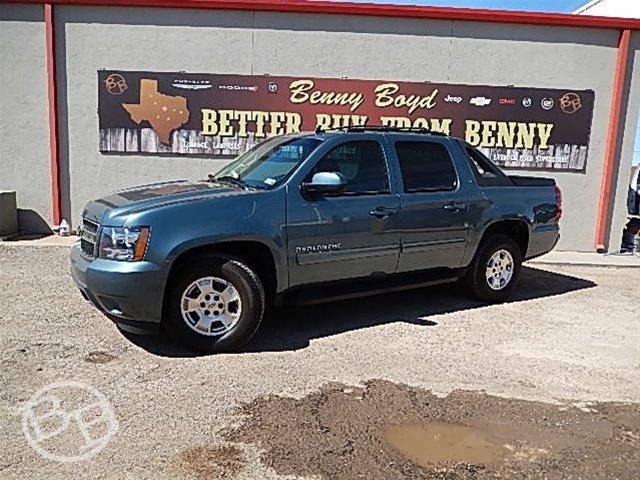Chevrolet Avalanche 2011 photo 2