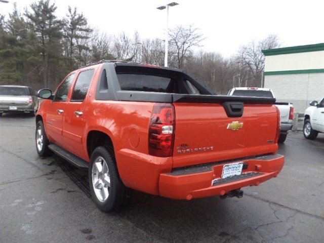 Chevrolet Avalanche 2011 photo 5