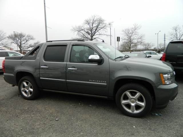 Chevrolet Avalanche 2011 photo 1