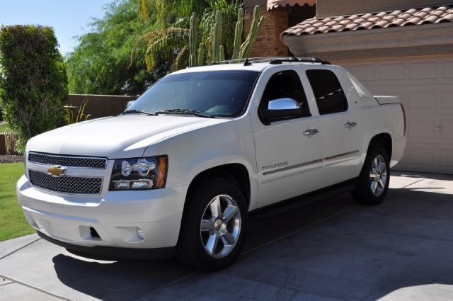 Chevrolet Avalanche 2012 photo 2