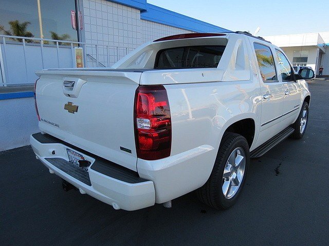 Chevrolet Avalanche 2012 photo 2