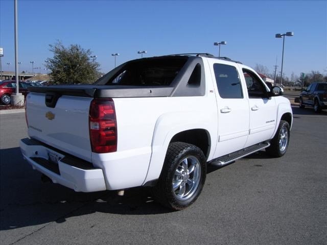 Chevrolet Avalanche 2012 photo 2