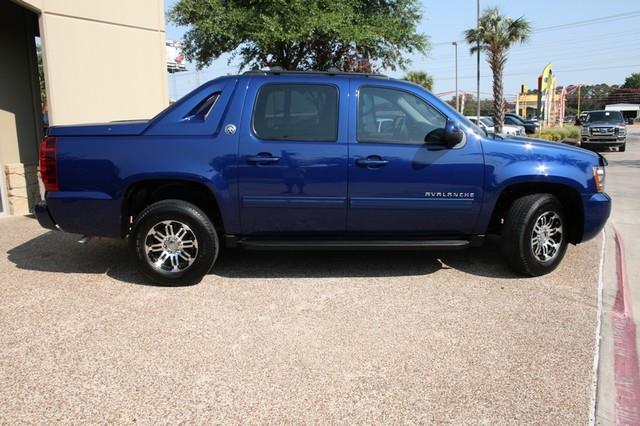 Chevrolet Avalanche 2013 photo 2