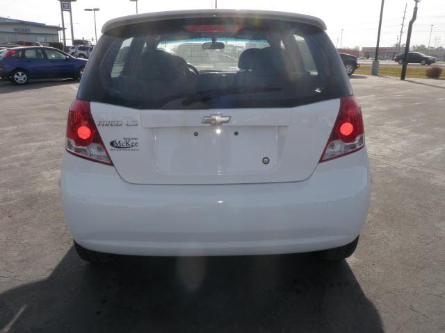 Chevrolet Aveo 2004 photo 3