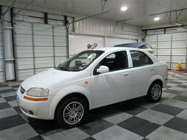 Chevrolet Aveo 2004 photo 2
