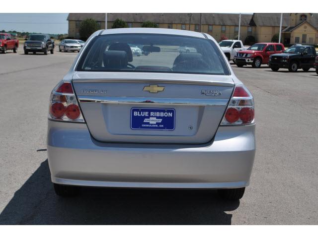 Chevrolet Aveo 2010 photo 2
