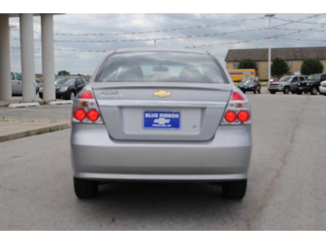 Chevrolet Aveo 2010 photo 2