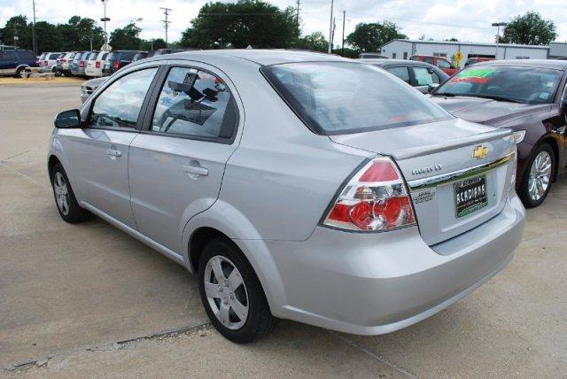 Chevrolet Aveo 2010 photo 2