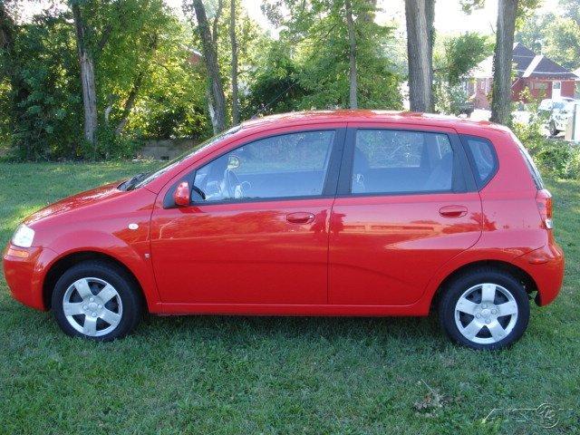 Chevrolet Aveo5 4WD Crew Cab 143.5 LT W/1lt Hatchback