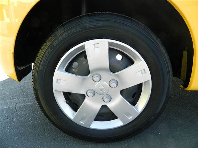 Chevrolet Aveo5 2009 photo 2