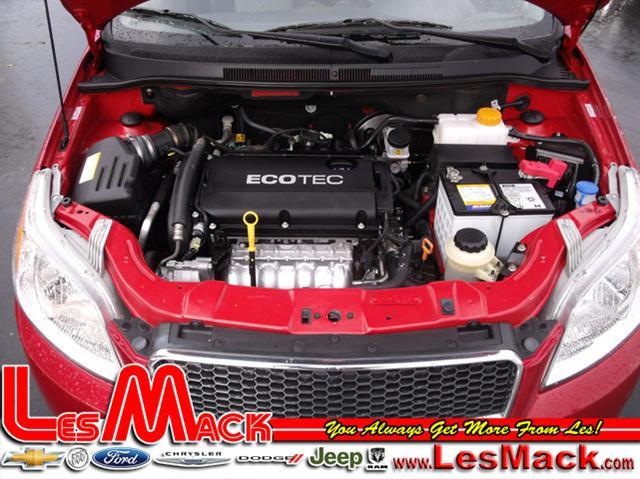 Chevrolet Aveo5 2011 photo 2