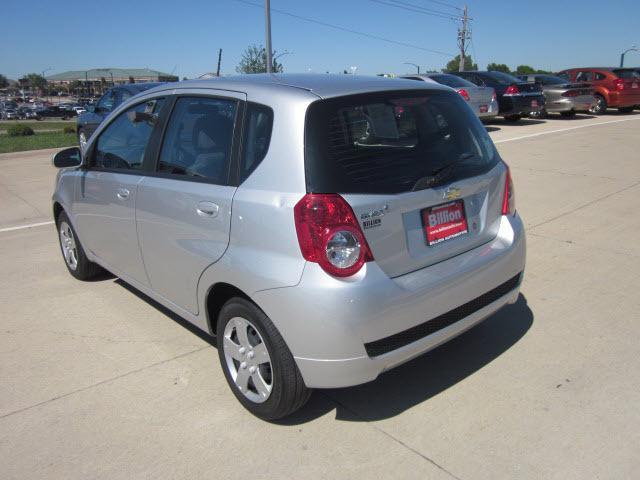 Chevrolet Aveo5 2011 photo 4
