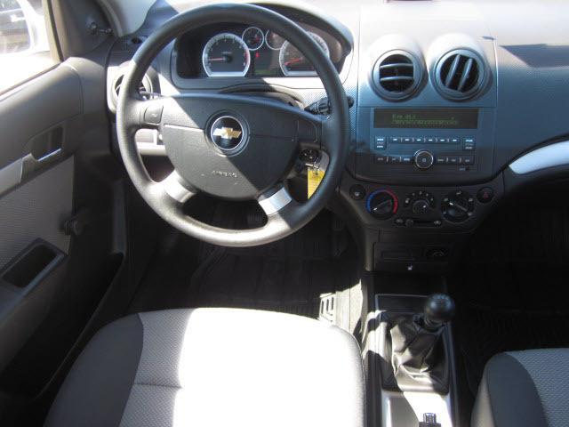 Chevrolet Aveo5 2011 photo 5