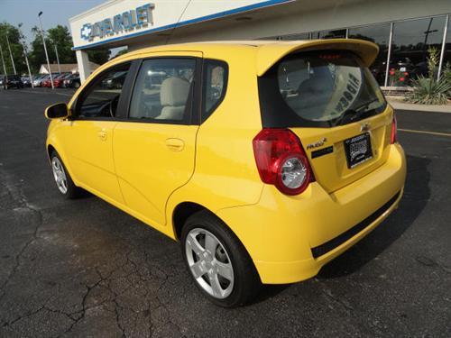 Chevrolet Aveo5 2011 photo 2