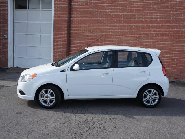 Chevrolet Aveo5 2011 photo 1