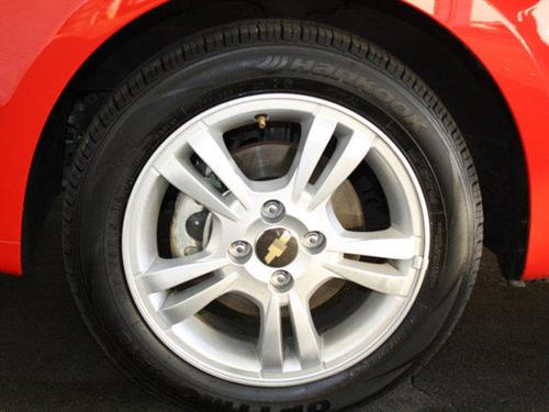 Chevrolet Aveo5 2011 photo 2