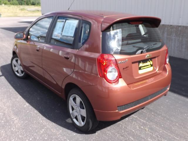 Chevrolet Aveo5 2011 photo 1