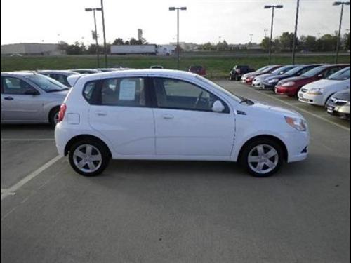 Chevrolet Aveo5 2011 photo 2