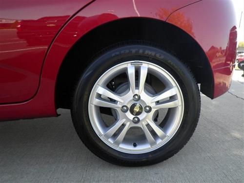 Chevrolet Aveo5 2011 photo 4