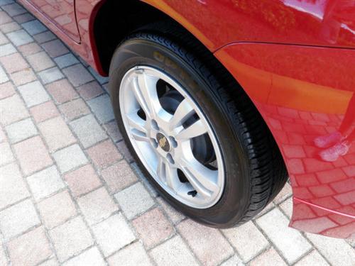 Chevrolet Aveo5 2011 photo 2