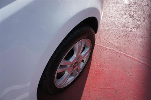 Chevrolet Aveo5 2011 photo 2