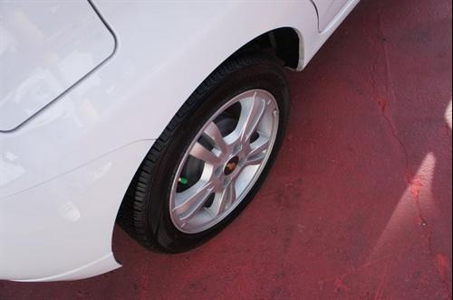 Chevrolet Aveo5 2011 photo 4