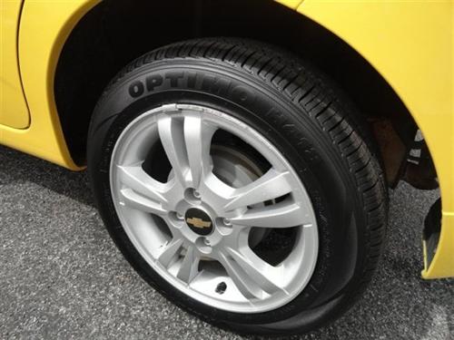 Chevrolet Aveo5 2011 photo 3