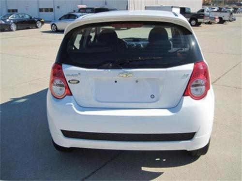 Chevrolet Aveo5 2011 photo 3
