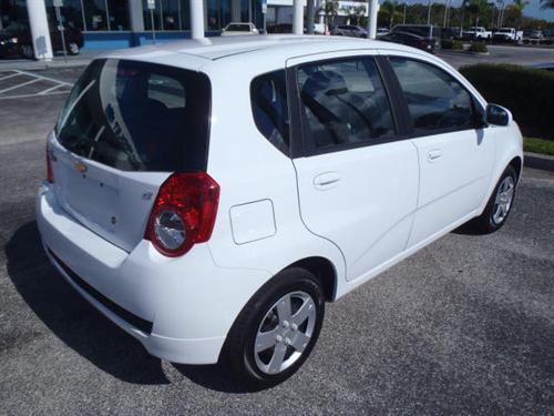 Chevrolet Aveo5 2011 photo 1