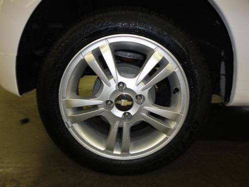 Chevrolet Aveo5 2011 photo 4