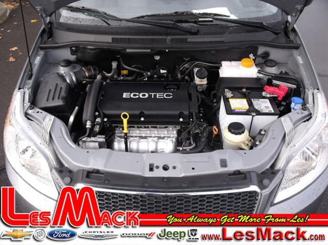 Chevrolet Aveo5 2011 photo 2