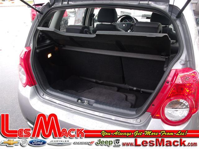 Chevrolet Aveo5 2011 photo 3