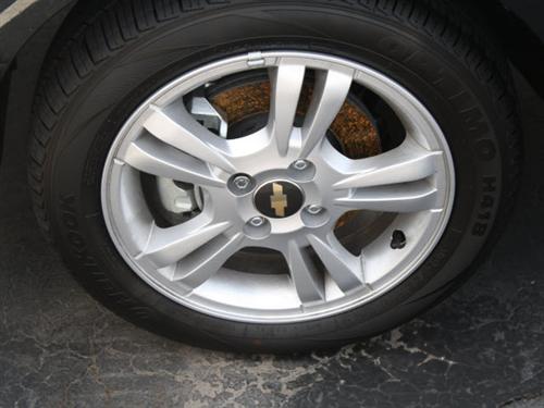 Chevrolet Aveo5 2011 photo 2