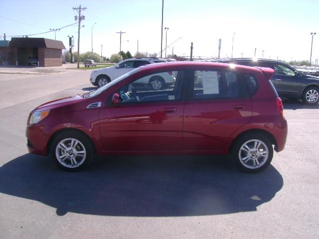 Chevrolet Aveo5 2011 photo 3