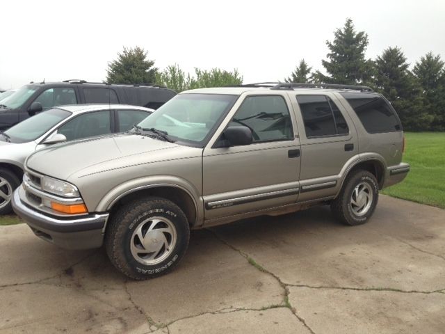 Chevrolet Blazer Camry LE SUV