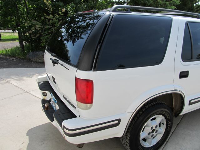 Chevrolet Blazer Camry LE SUV