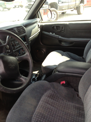 Chevrolet Blazer 1999 photo 2