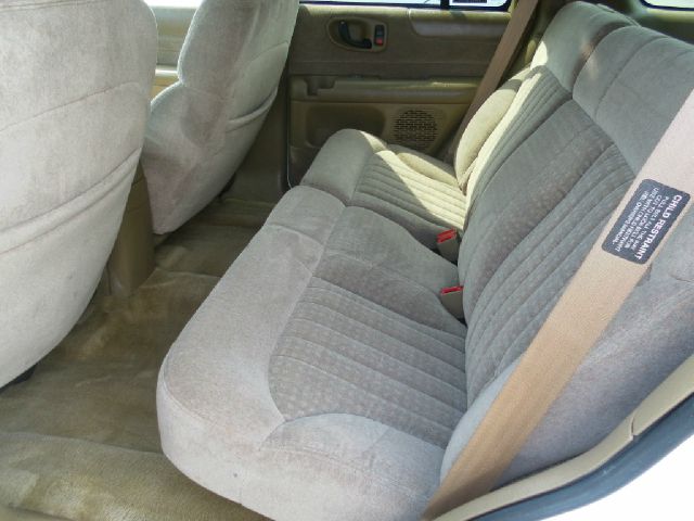 Chevrolet Blazer Camry LE SUV