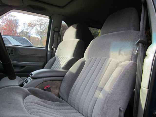 Chevrolet Blazer Laramie Heavy DUTY Dually SUV