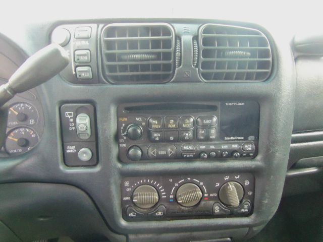 Chevrolet Blazer 2000 photo 2