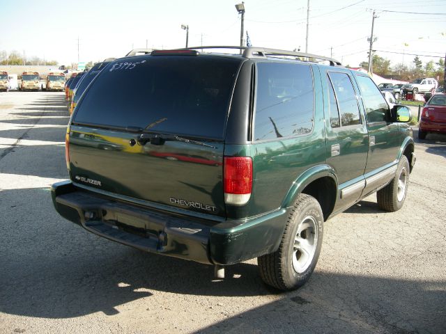 Chevrolet Blazer 2001 photo 2