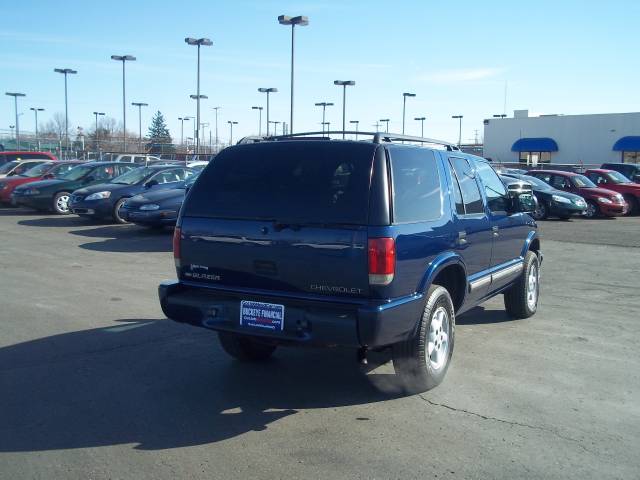 Chevrolet Blazer 2001 photo 2