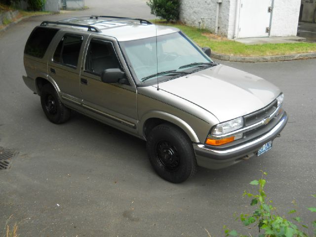 Chevrolet Blazer Camry LE SUV
